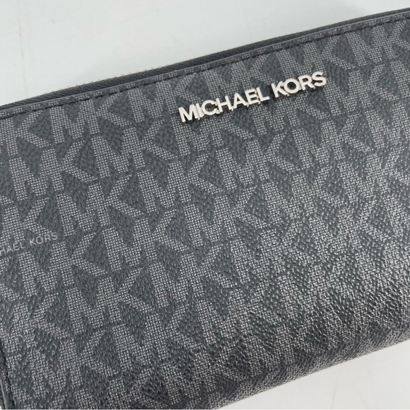 Michael Kors Jet Set Wristlet Wallet Gray Monogram Faux Leather - Picture 2 of 8